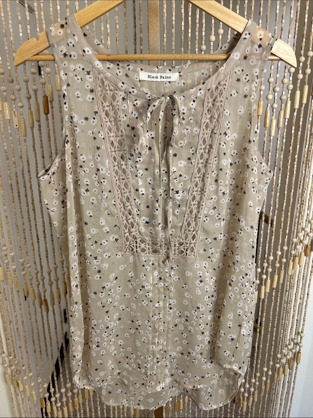 Black Rainn Beige Floral Tie-Neck Sleeveless Camisole